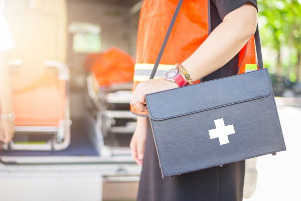 medical-volunteer-with-first-aid-box-female-volunteer